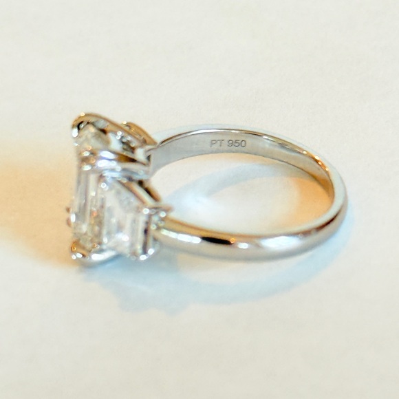 Elegant certified emerald cut platinum lab diamond engagement ring - Picture 2 of 9